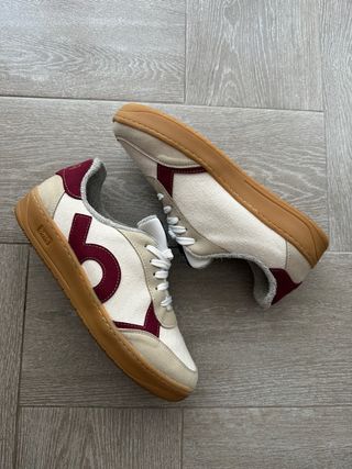 Zapatillas BASQ beige y rojas, talla 41