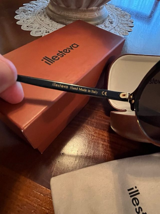 Occhiali illesteva neri e oro