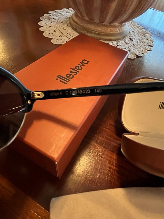 Occhiali illesteva neri e oro