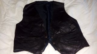 Chaleco cuero negro
