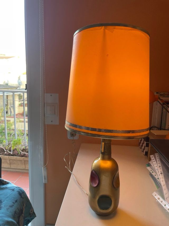 Lampara vintage única y botella