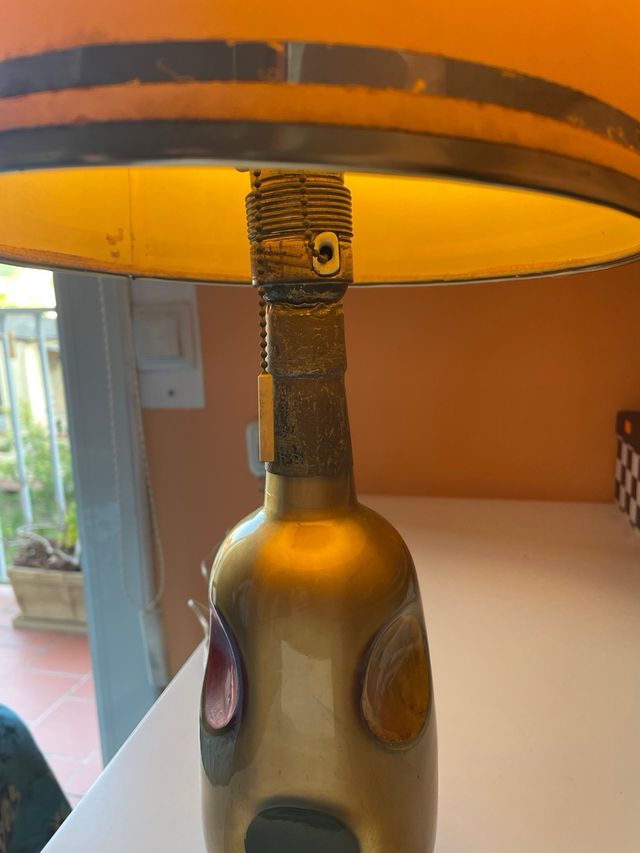 Lampara vintage única y botella