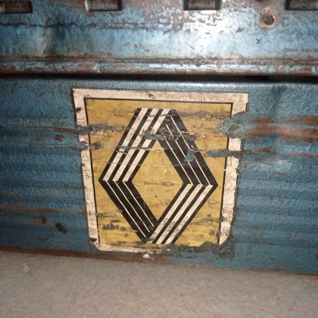 Parrilla Citroen GSA Y cajas herramientas Renault