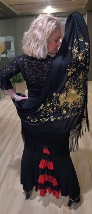 PROFESORA DE SEVILLANAS FLAMENCO B.LATINOS ETC