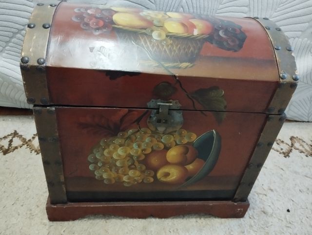 Baúl madera pintado fruta