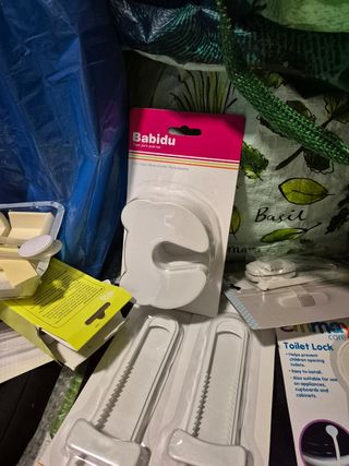 Protectores enchufes, esquinas, cajones para bebés