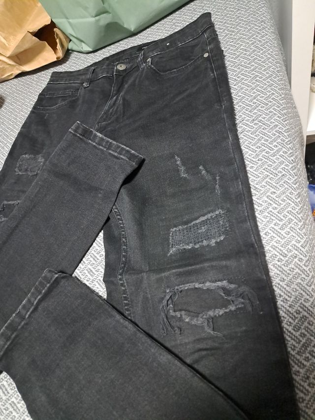Vaqueros negros rotos - Talla 40
