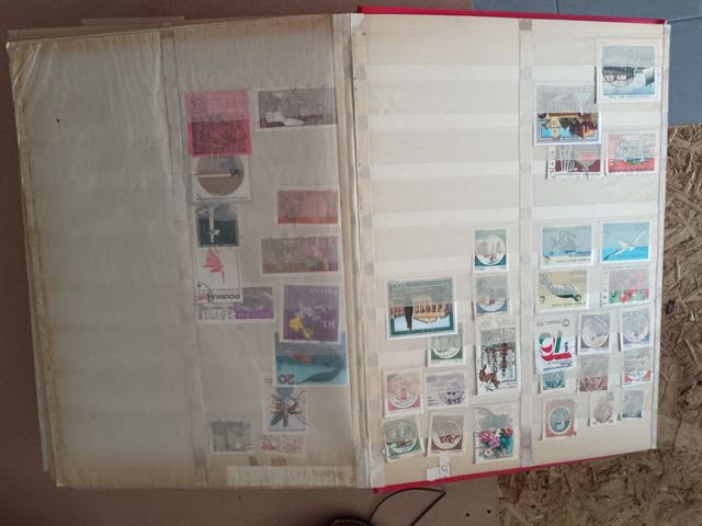 Atlante Mondiale + Francobolli