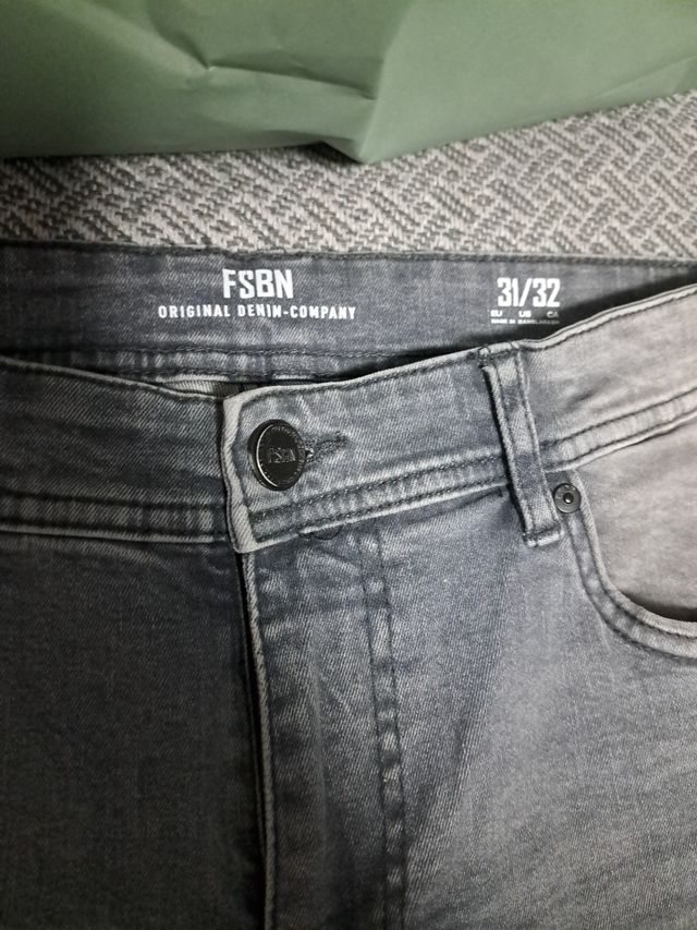 Vaqueros FSBN grises rotos