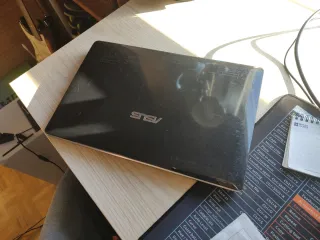 Combo torre HP y portátil Asus