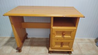 Escritorio de madera antiguo