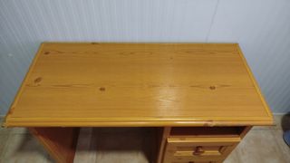 Escritorio de madera antiguo