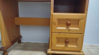 Escritorio de madera antiguo