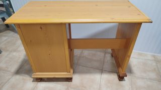 Escritorio de madera antiguo