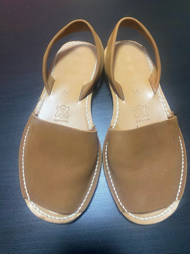 Sandálias de Couro Marrom - Tam 36