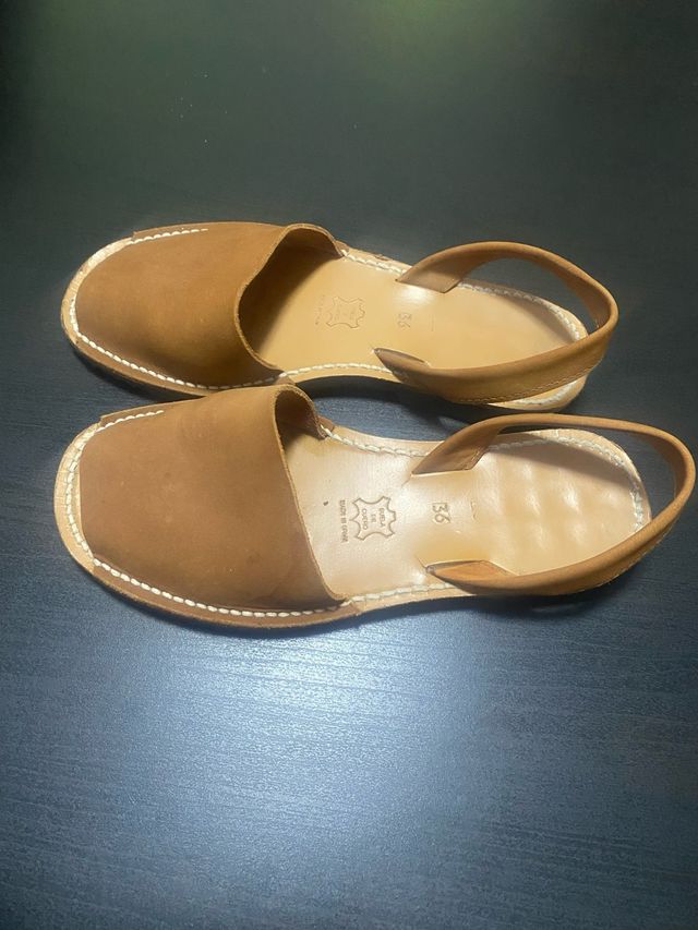 Sandálias de Couro Marrom - Tam 36