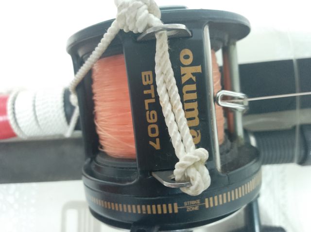 Cañas y carrete de embarcación