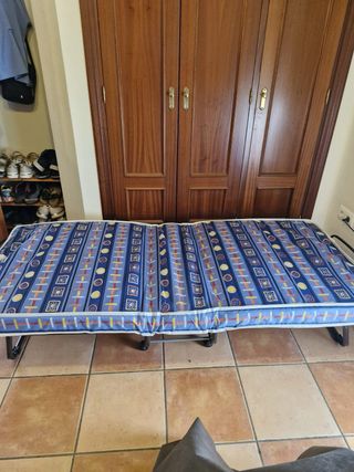 Cama plegable azul