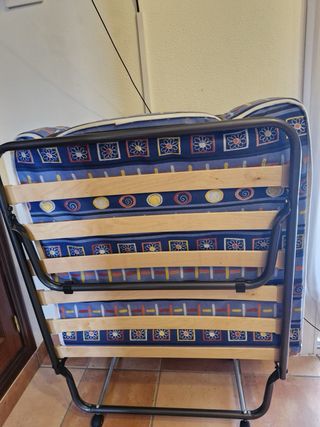 Cama plegable azul