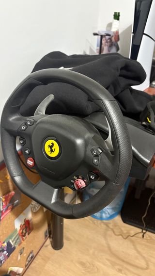 Volante Ferrari PS5 - usado
