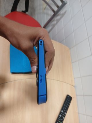 Nintendo 2DS negra + funda azul