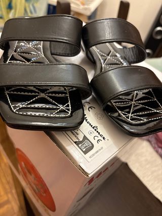 Sandalias negras tacón bajo 37