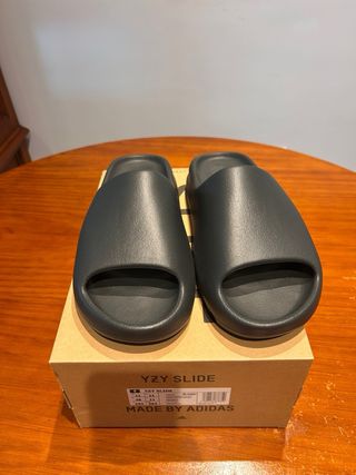 Yeezy Slide Dark Onyx