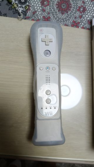 Mando 1 Wii.U, Nunchuk x2, motion plus x2, +fundas