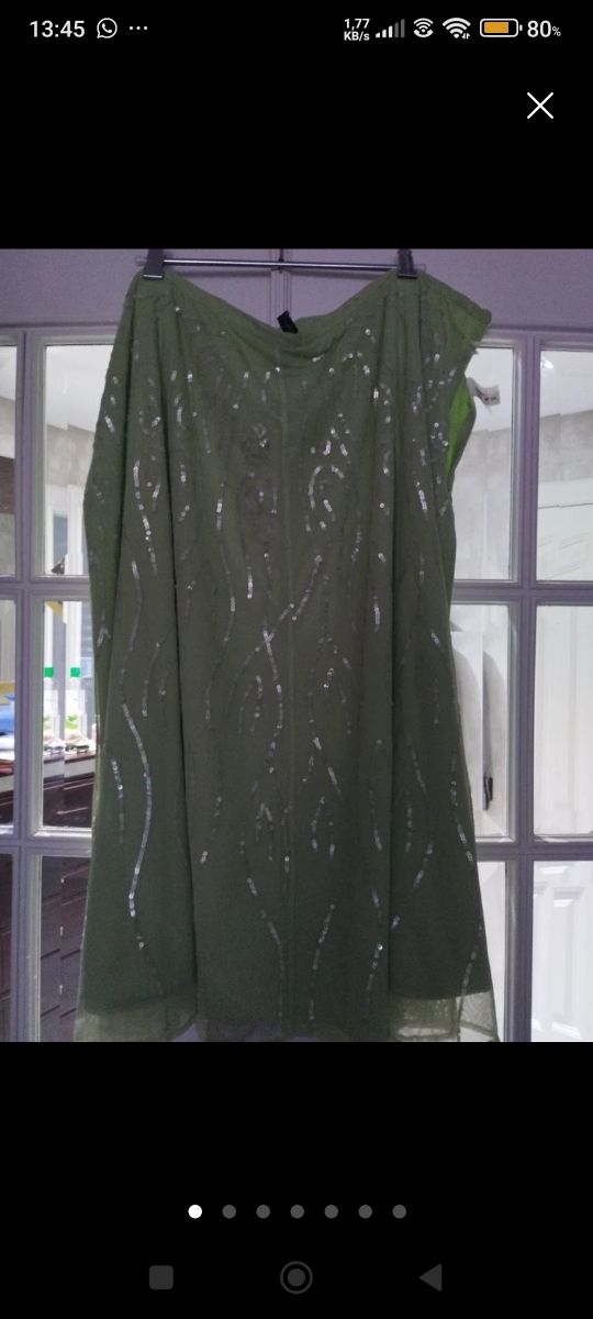 Falda lentejuelas verde plata.
Cada falda 10€.