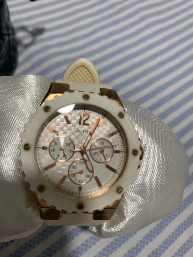 Reloj Guess mujer blanco-dorado