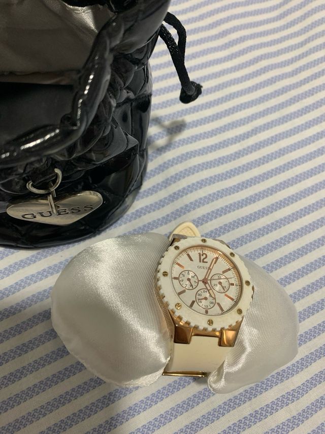 Reloj Guess mujer blanco-dorado