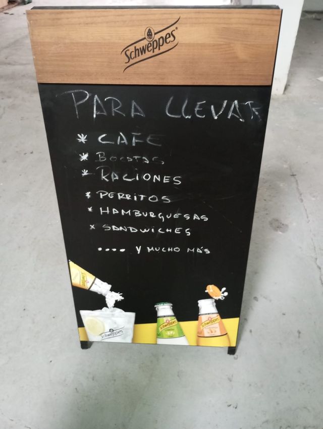 Pizarra publicitaria Schweppes