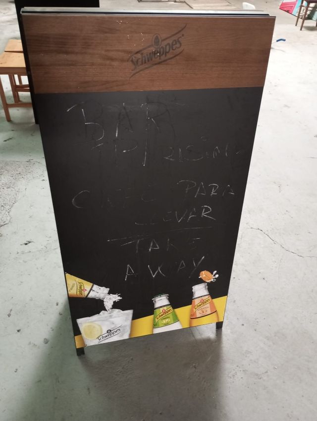 Pizarra publicitaria Schweppes