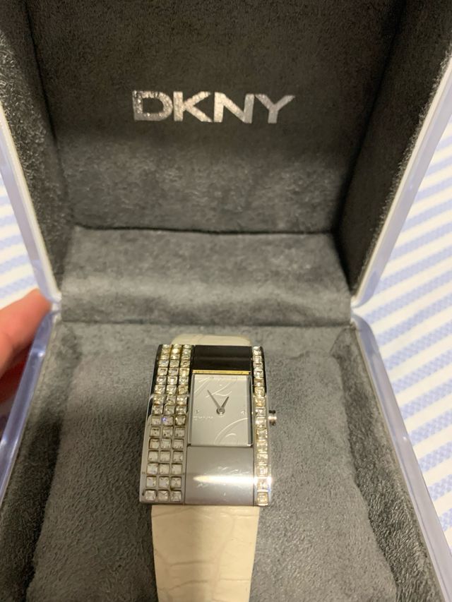 Reloj Donna Karan - Blanco & Plata