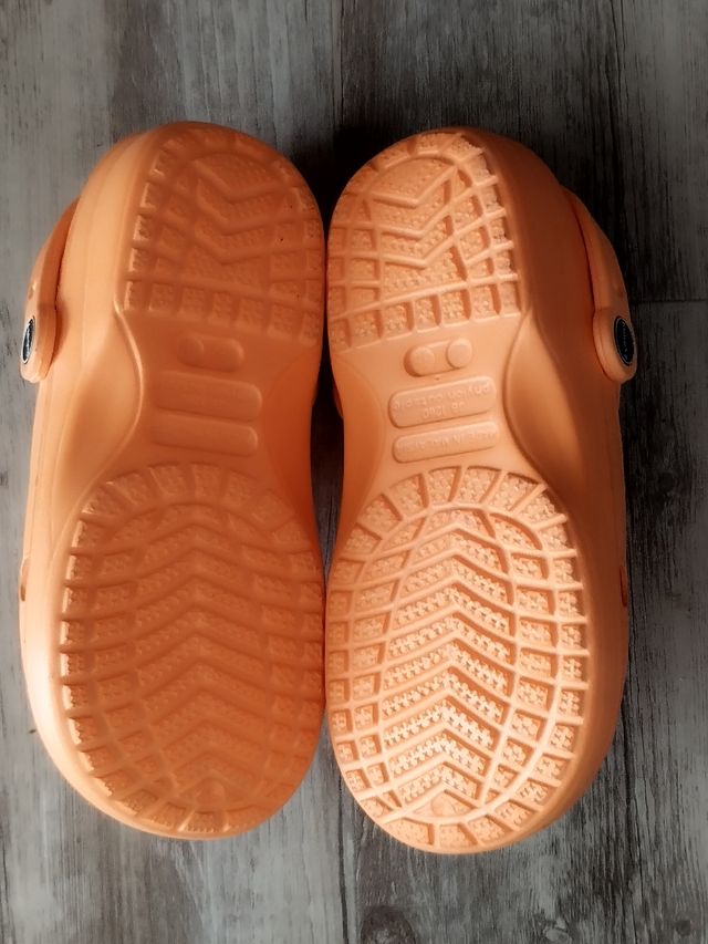 Sandalias goma naranja T-36.