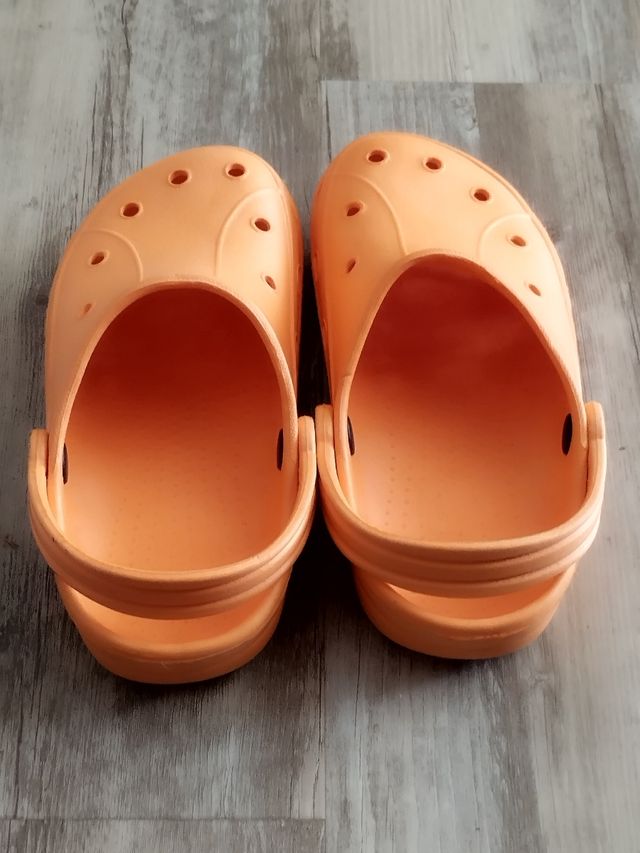 Sandalias goma naranja T-36.