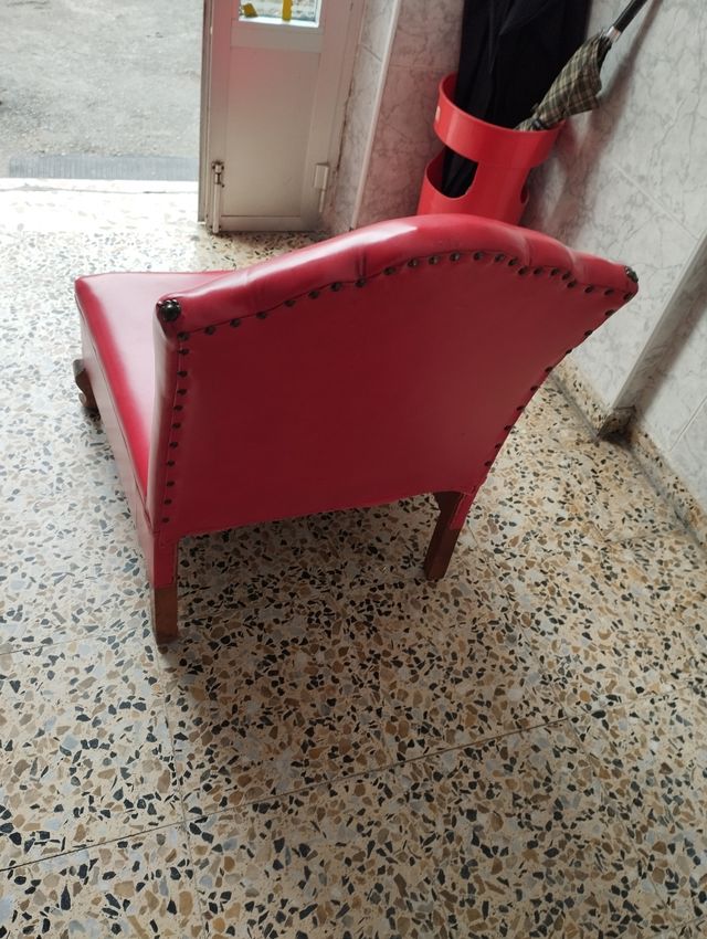 Butaca roja antigua