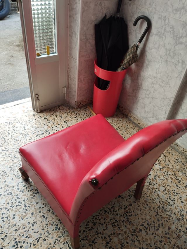 Butaca roja antigua
