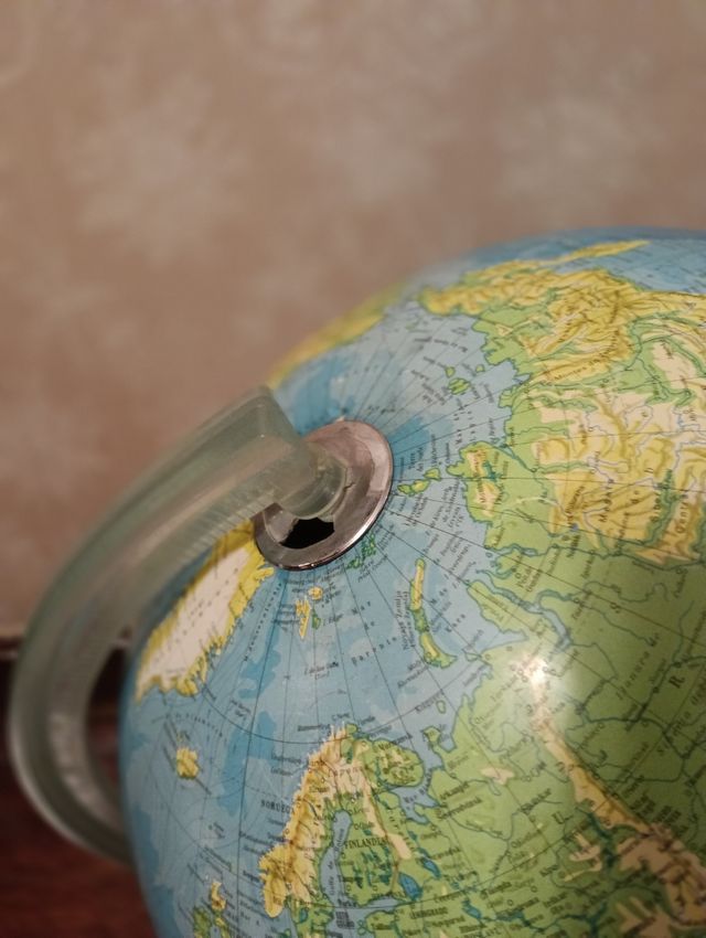 Globo terráqueo con luz años 80