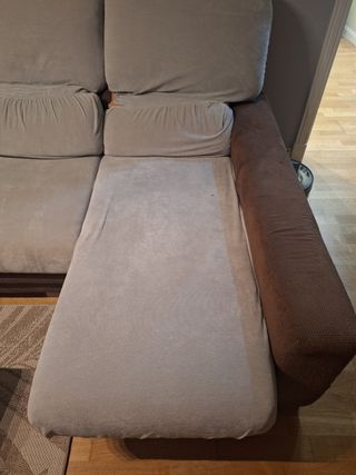 Sofá chaise longue marrón y gris, 4 plazas.