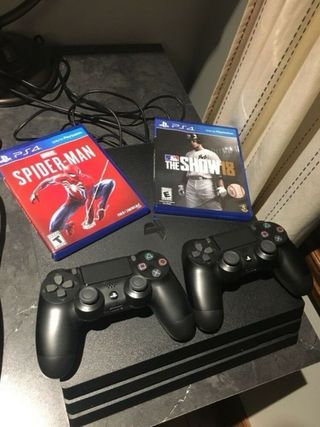 PS4 (PlayStation 4) con 2 mandos
