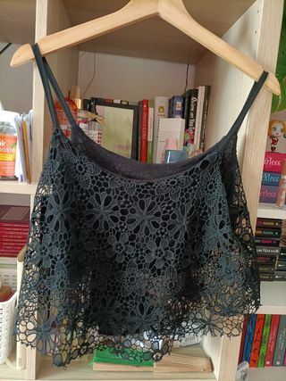 Top Bershka negro encaje - Talla M