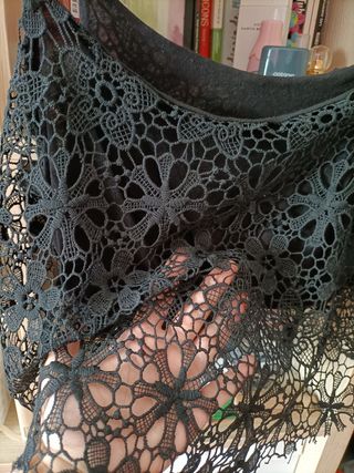 Top Bershka negro encaje - Talla M