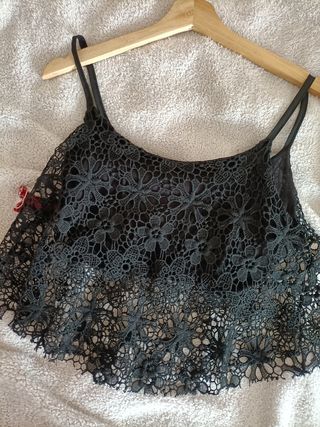 Top Bershka negro encaje - Talla M