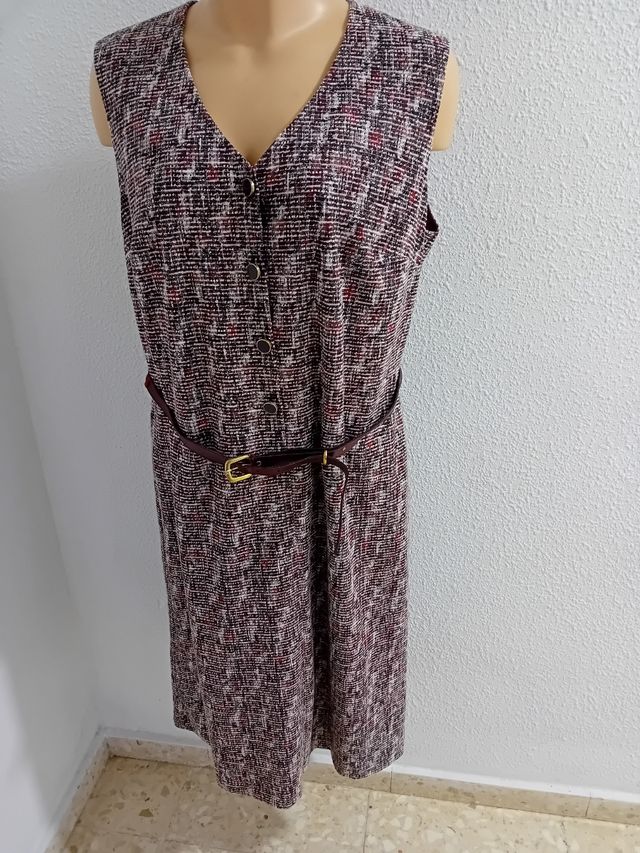 Vestido marrón y blanco