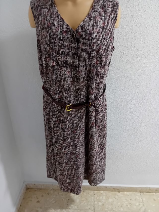 Vestido marrón y blanco