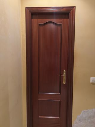 PUERTA INTERIOR MADERA MACIZA
