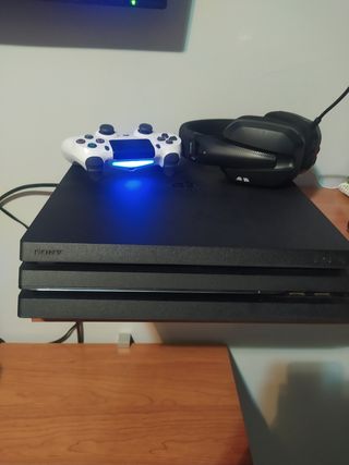 PS4 Pro (PlayStation 4 Pro) - Blanca y Negra