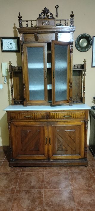 Aparador Alfonsino antiguo de madera