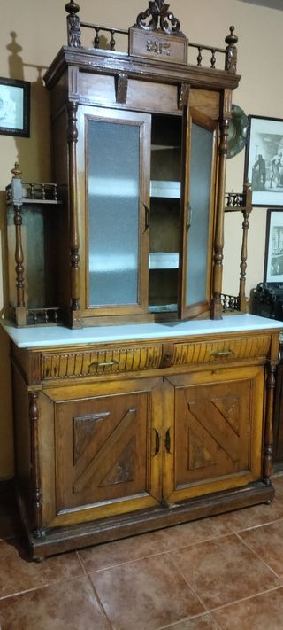 Aparador Alfonsino antiguo de madera